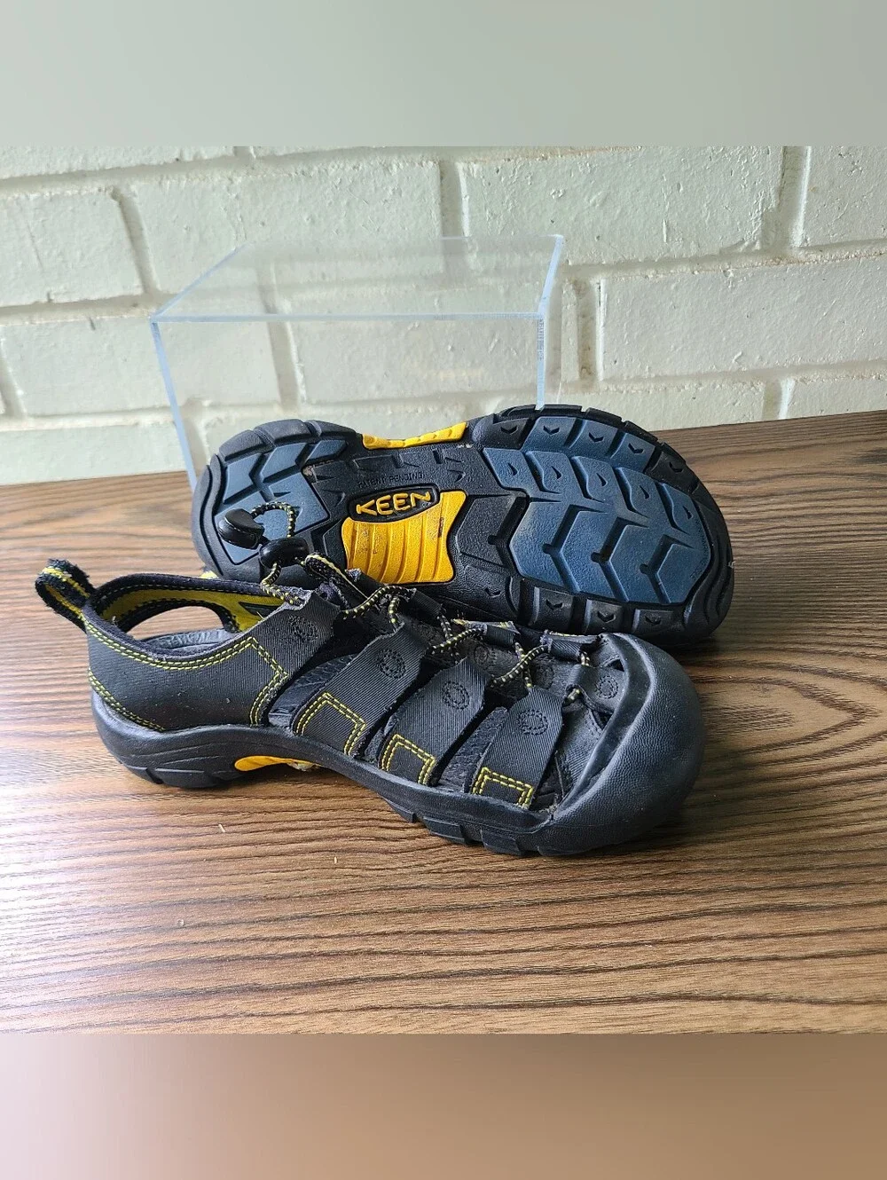 KEEN Newport H2 Water Sport Sandals Kids Size 4 Black Hiking Shoes Waterproof
